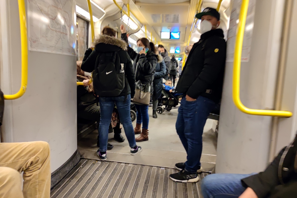 Menschen in einer U-Bahn