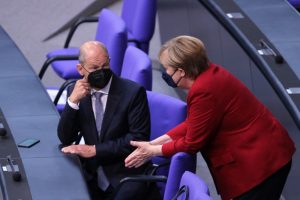 Olaf Scholz und Angela Merkel