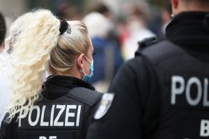 Polizei mit Mundschutz