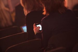 Geschäftsfrauen mit Smartphone