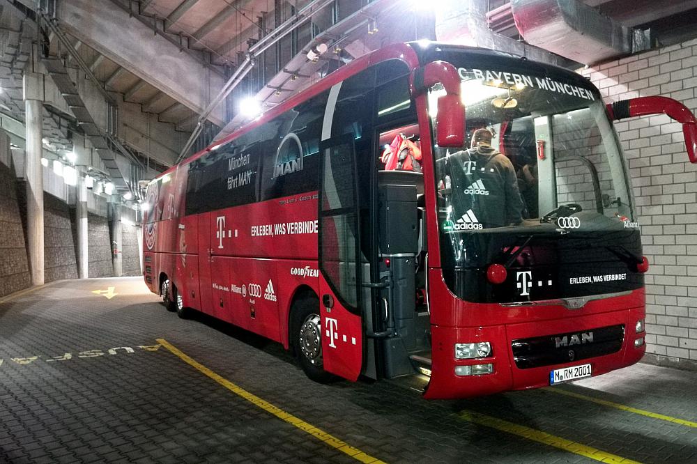 Mannschaftsbus des FC Bayern