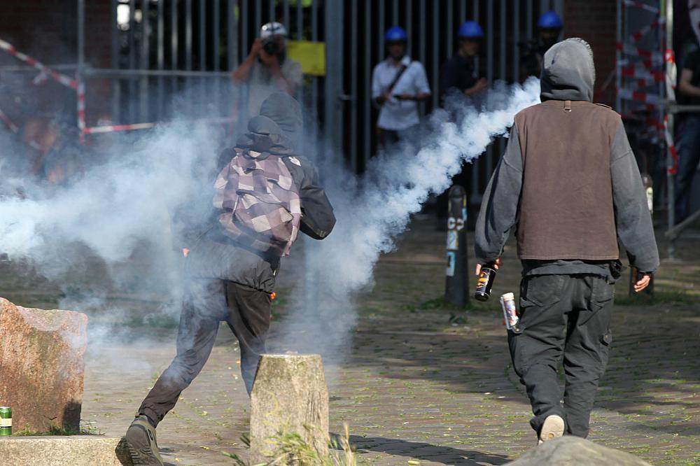 Vermummte Randalierer bei Anti-G20-Protest