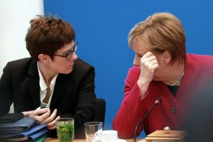 Annegret Kramp-Karrenbauer und Angela Merkel