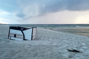 Umgekippter Strandkorb