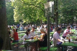 Biergarten in Vor-Corona-Zeiten