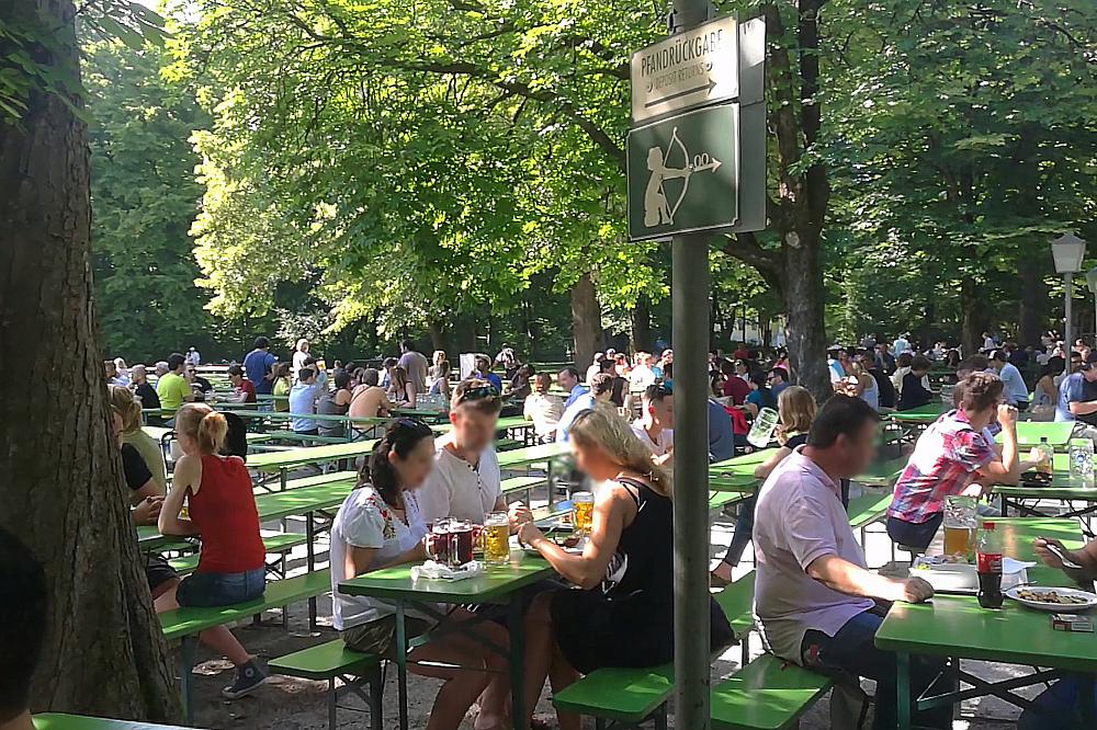 Biergarten in Vor-Corona-Zeiten