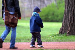 Mutter mit Kleinkind