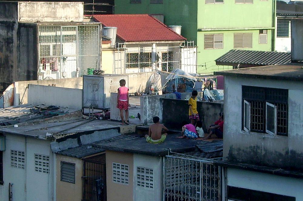 Kinder in einem Slum