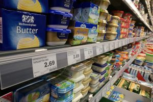 Butter in einem Supermarkt (Archiv)