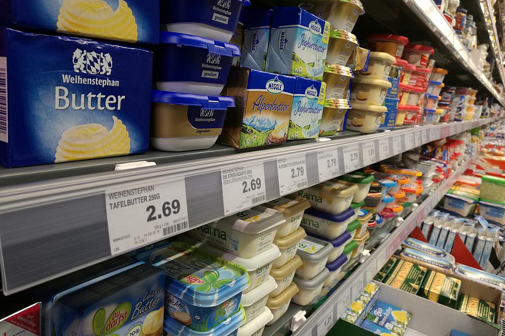 Butter in einem Supermarkt (Archiv)