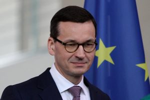 Mateusz Morawiecki vor einer EU-Fahne