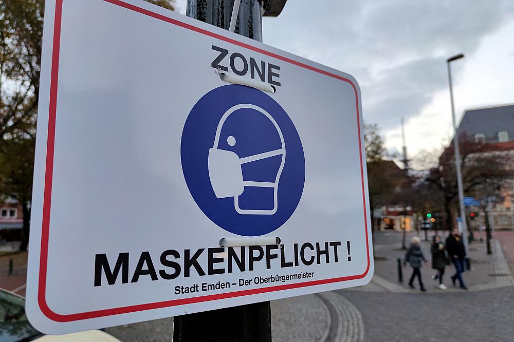 Maskenpflicht in der Innenstadt von Emden (Archiv)