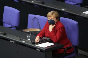 Angela Merkel mit Maske während der Coronakrise (Archiv)