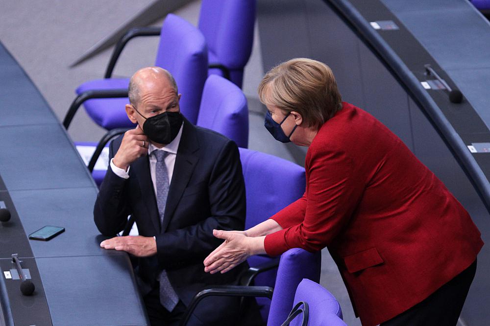 Olaf Scholz und Angela Merkel