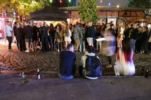 Warteschlange im Sommer 2021 vor einem Berliner Club