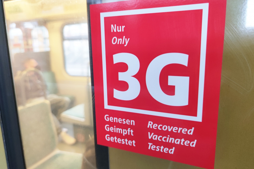 3G-Hinweis in einer S-Bahn (Archiv)