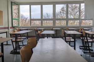 Klassenraum in einer Schule - ohne Lehrer
