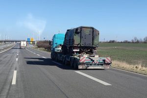 Militärtransport auf der Autobahn