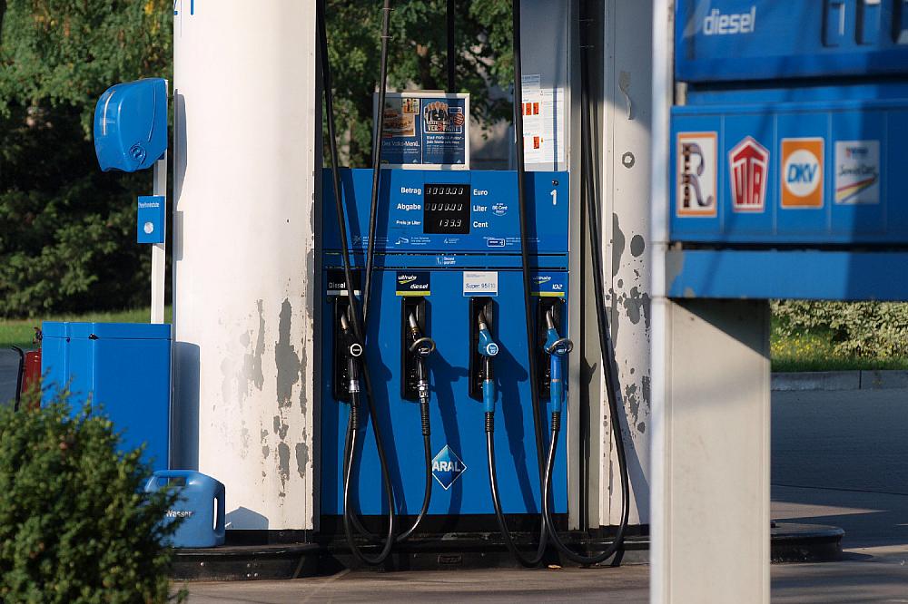 Zapfsäule an einer Aral-Tankstelle (Archiv)