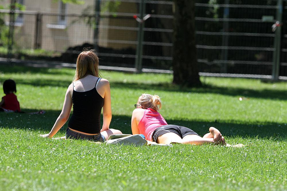 Frauen in einem Park (Archiv)