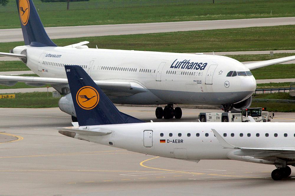 Lufthansa-Maschinen am Flughafen