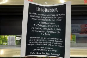 Mengenbeschränkung im Supermarkt zu Beginn der Coronakrise