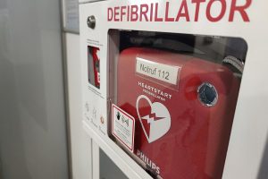 Defibrillator