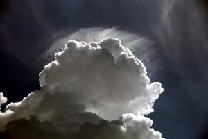 Wolken und Sonne kurz vor Unwetter