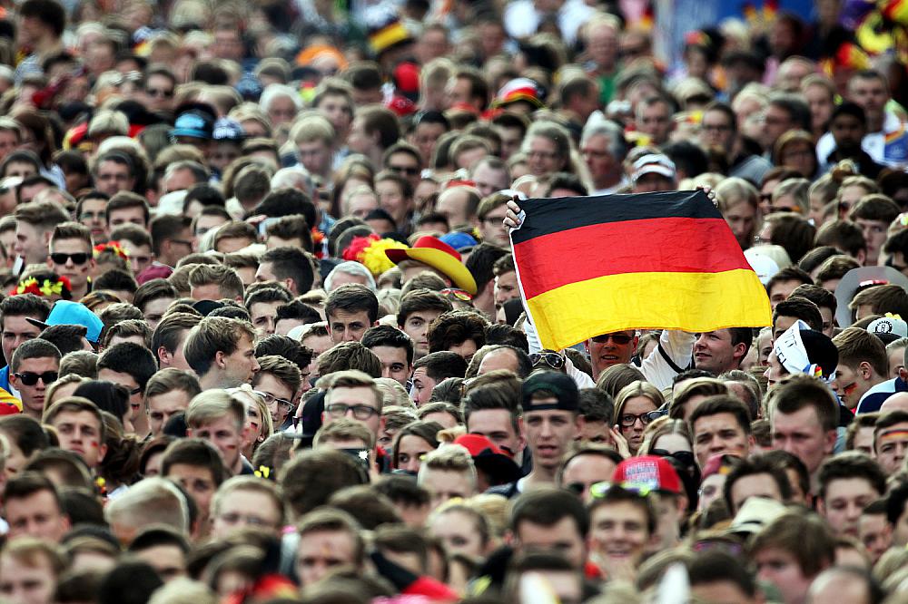 Fußballfans auf der Berliner Fanmeile (Archiv)