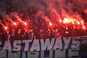 HSV-Fans mit Pyrotechnik (Archiv)