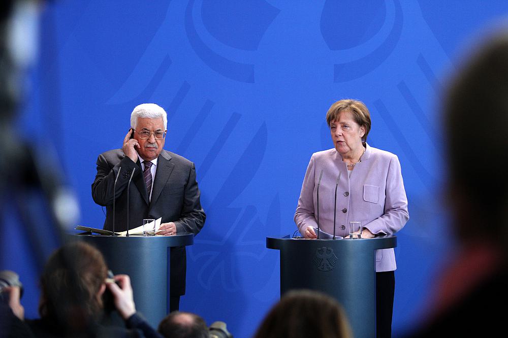 Mahmud Abbas und Angela Merkel bei einer Pressekonferenz im Jahr 2017