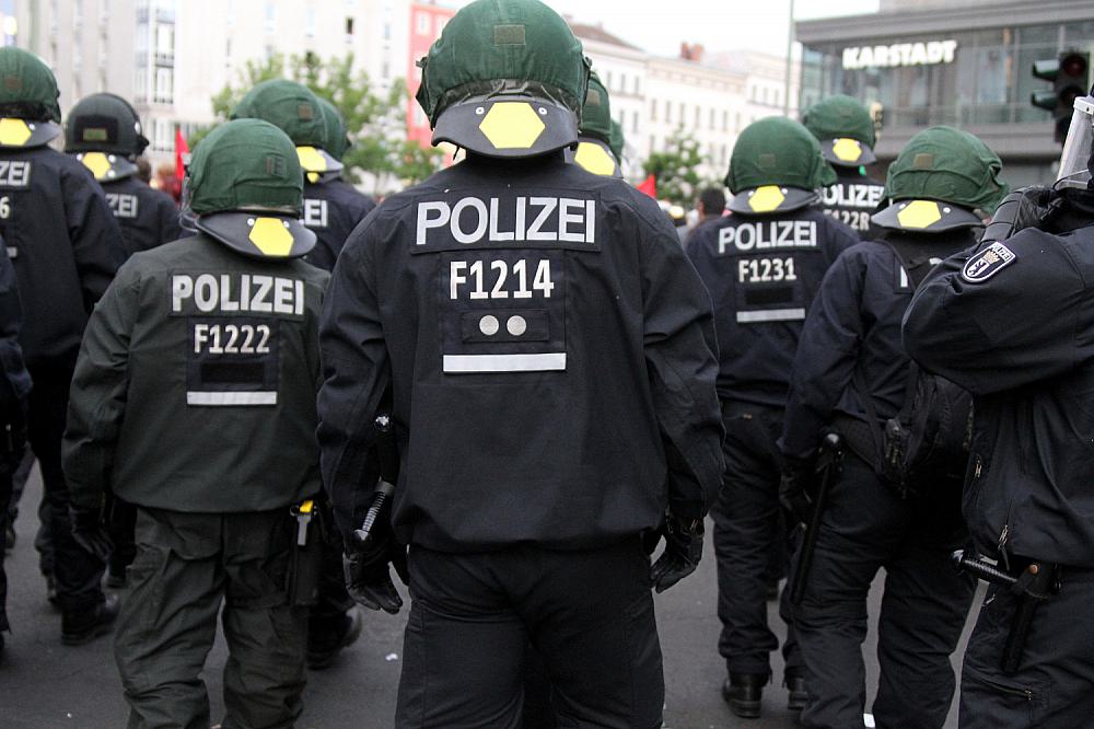 Polizei bei einer Demo (Archiv)