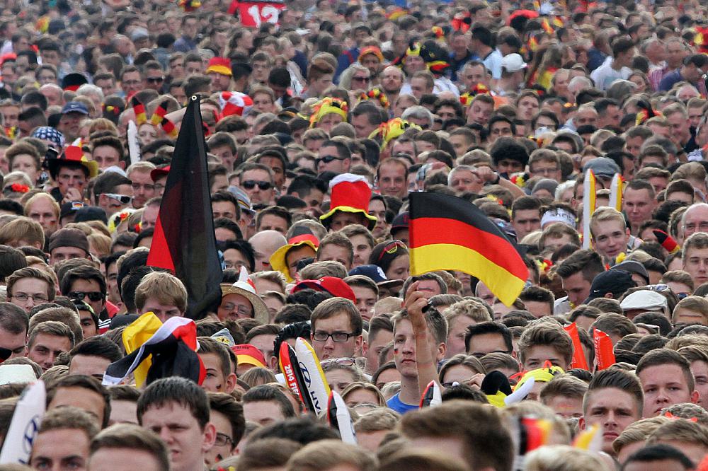 Fußballfans der Deutschen Fußball-Nationalmannschaft (Archiv)