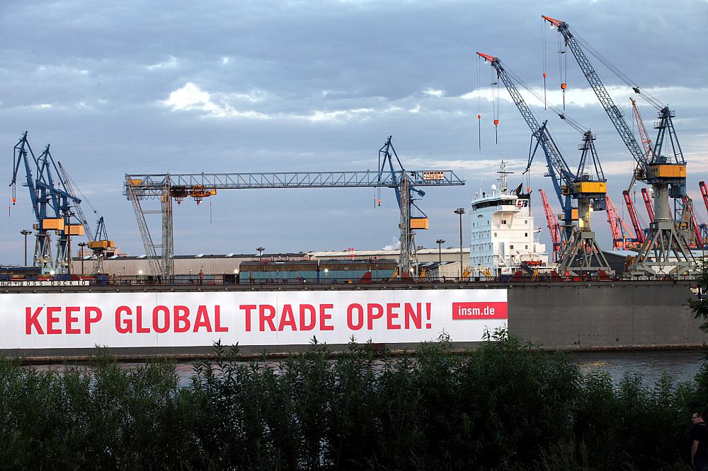 Pro-Globalisierungsbanner im Hamburger Hafen