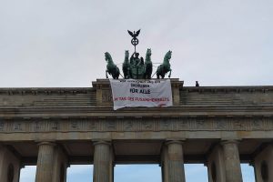 "Letzte Generation" am 09.11.2022 auf dem Brandenburger Tor