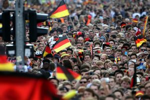 Fußballfans der Deutschen Fußball-Nationalmannschaft (Archiv)