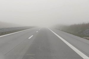 Nebel auf einer Autobahn (Archiv)