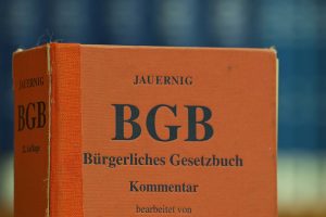 Ausgaben des BGB in einer Bibliothek