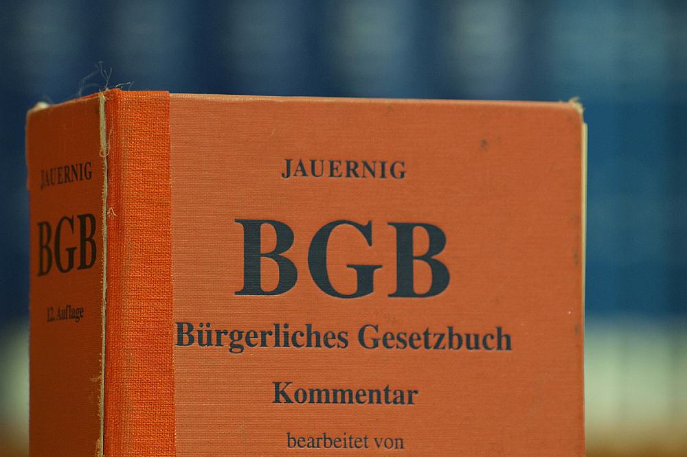 Ausgaben des BGB in einer Bibliothek