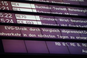 Bahn-Verspätungsanzeige am 14.05.2023