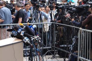 Journalisten auf einer Pressekonferenz