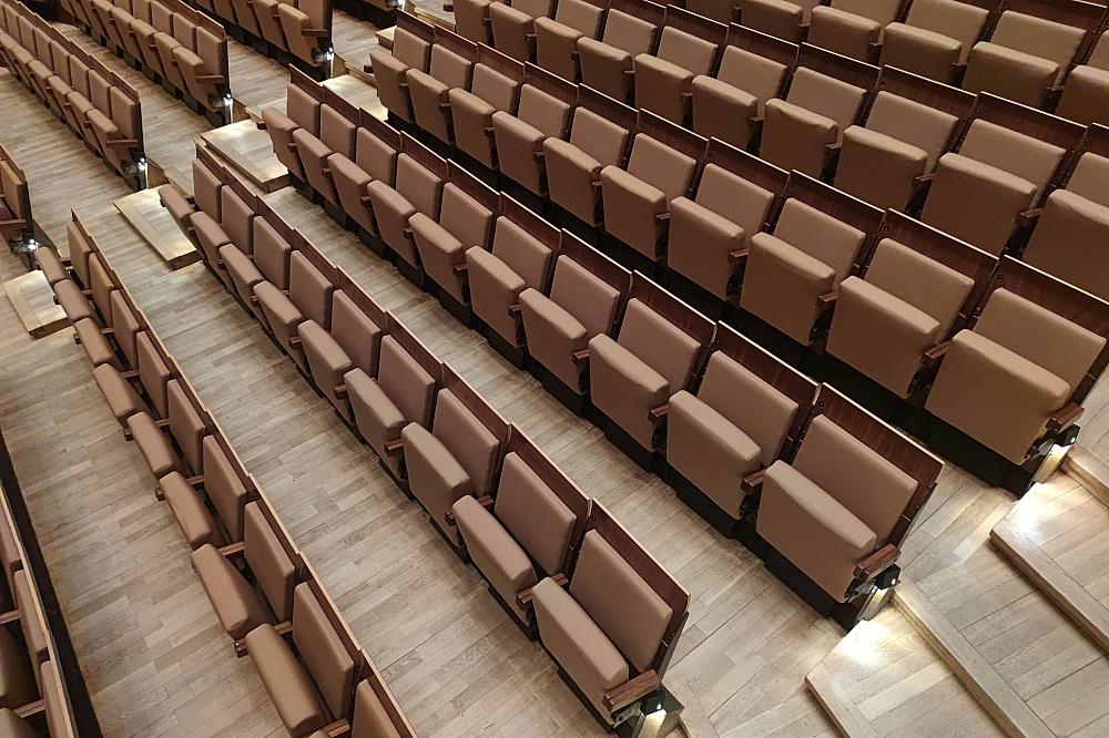 Sitze in einem Zuschauersaal (Archiv)