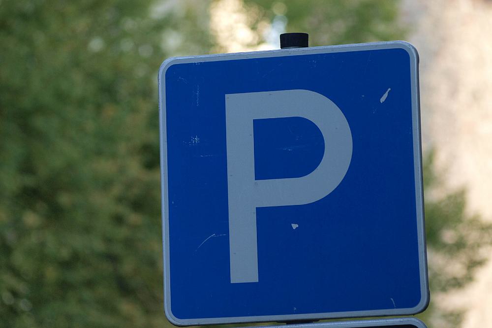 Parkplatz-Schild (Archiv)