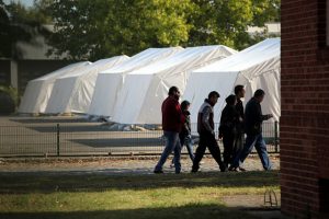 Flüchtlinge in einer "Zeltstadt" (Archiv)