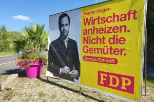 FDP-Wahlplakat zur Landtagswahl in Bayern 2023 mit Martin Hagen