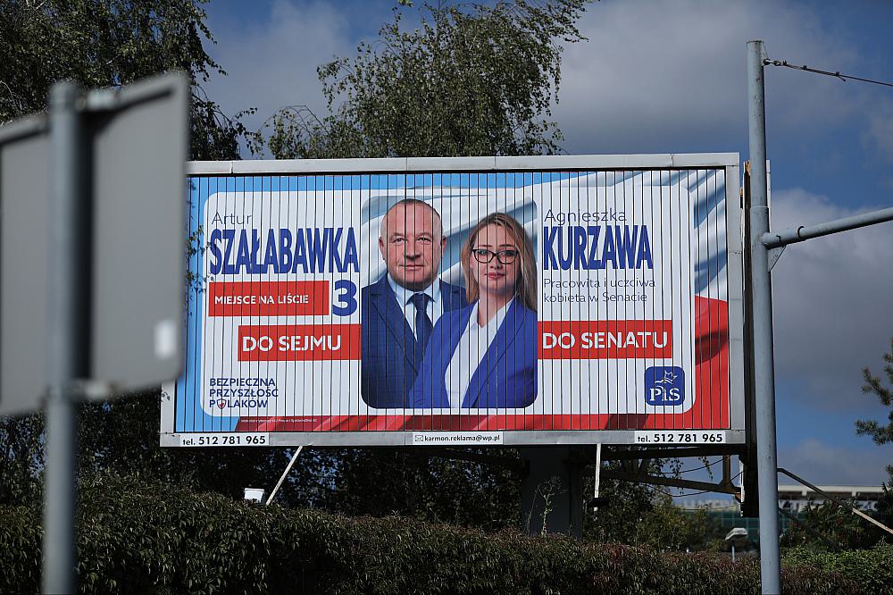 Wahlplakate für Parlamentswahl in Polen am 15. Oktober 2023