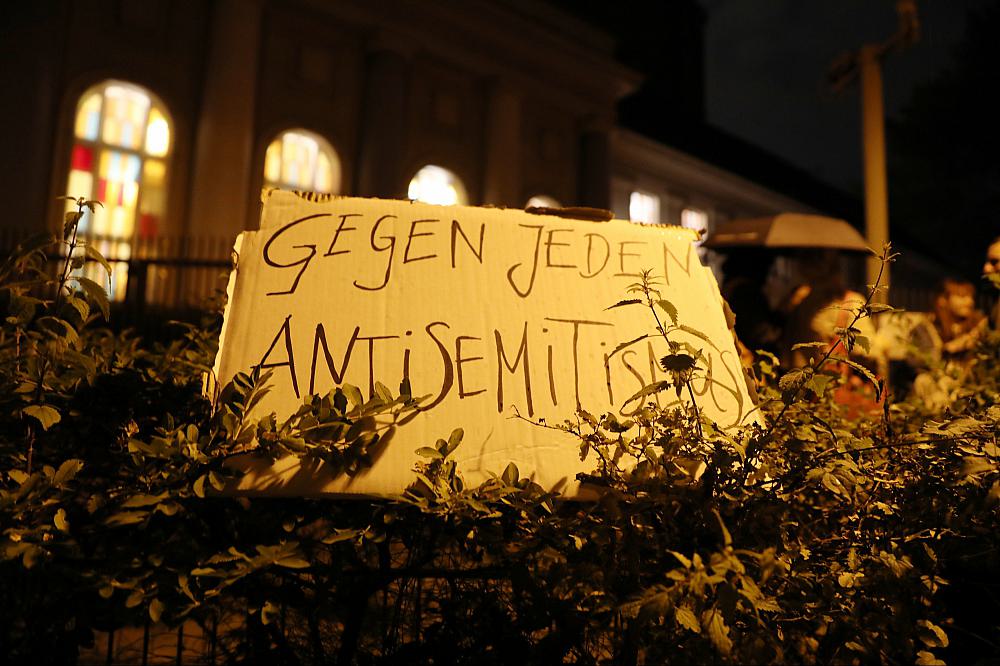 Mahnwache vor der Synagoge (Archiv)