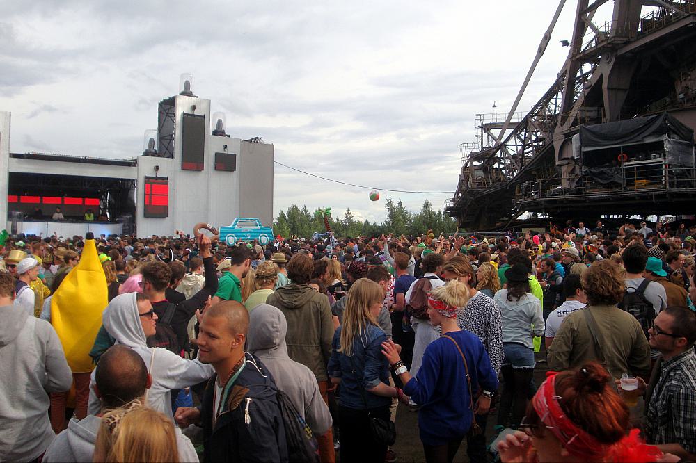 Junge Leute auf einem Festival (Archiv)