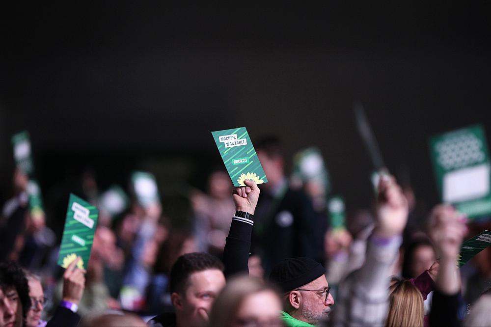 Abstimmung auf Grünen-Parteitag in Karlsruhe