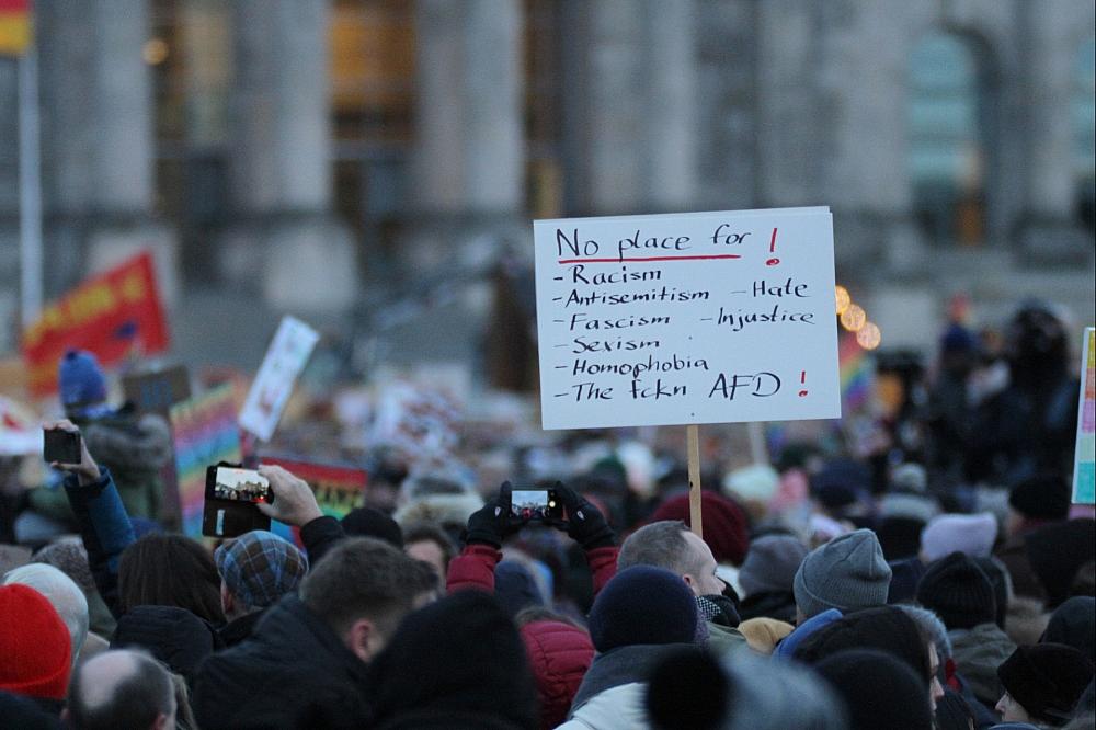 Zehntausende Demonstrieren Erneut Gegen Rechtsextremismus - Ulm TV ...